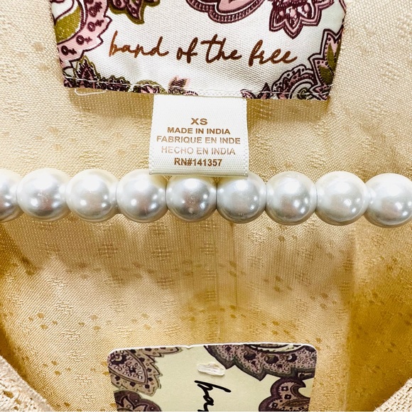 Boutique Light Camel Boho Embroidered Lace V-Neck Long Sleeve Crop Blouse XS NWT - Picture 9 of 11